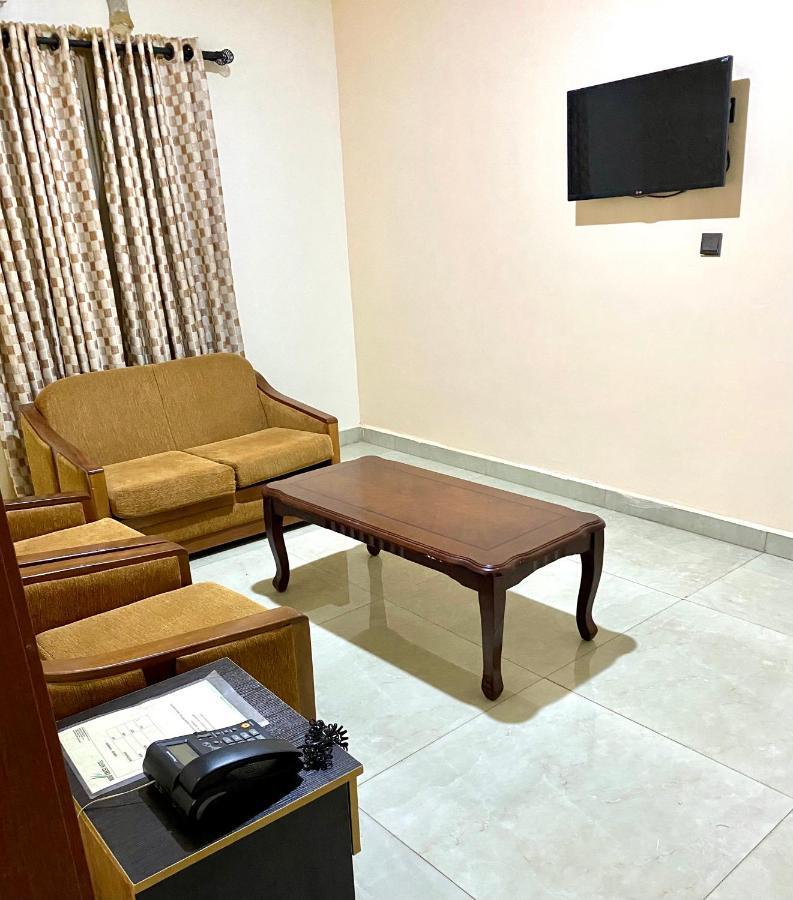 Nue-Crest Hotels & Suites Enugu Exteriör bild