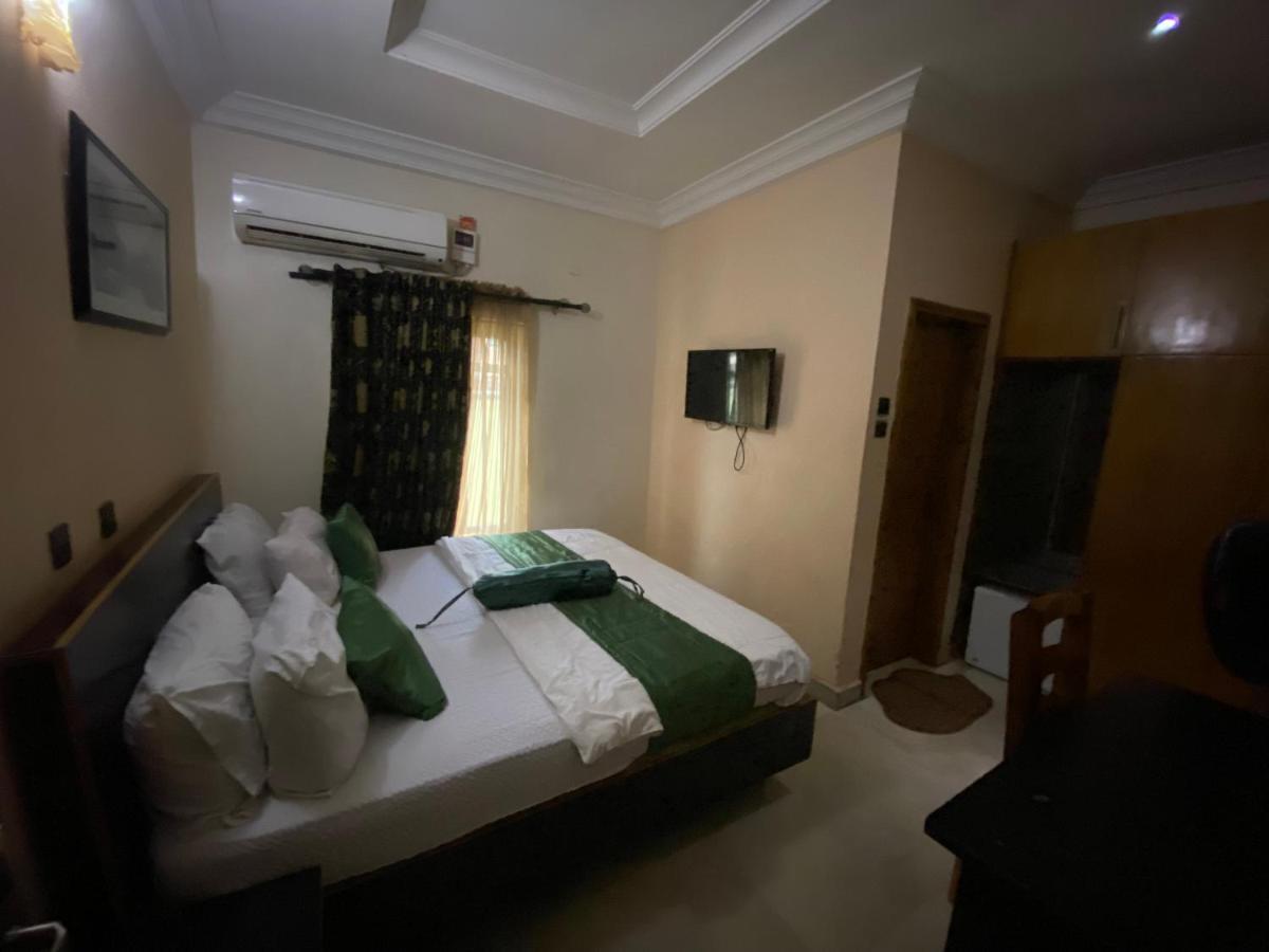 Nue-Crest Hotels & Suites Enugu Exteriör bild