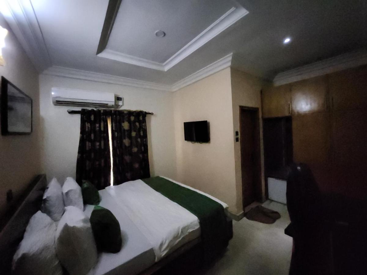 Nue-Crest Hotels & Suites Enugu Exteriör bild