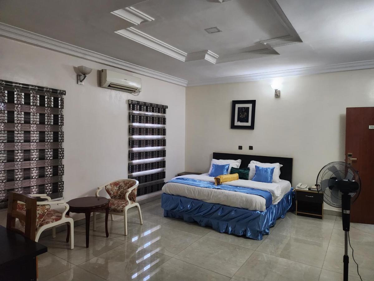 Nue-Crest Hotels & Suites Enugu Exteriör bild