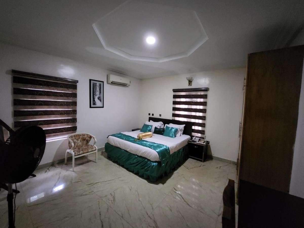 Nue-Crest Hotels & Suites Enugu Exteriör bild