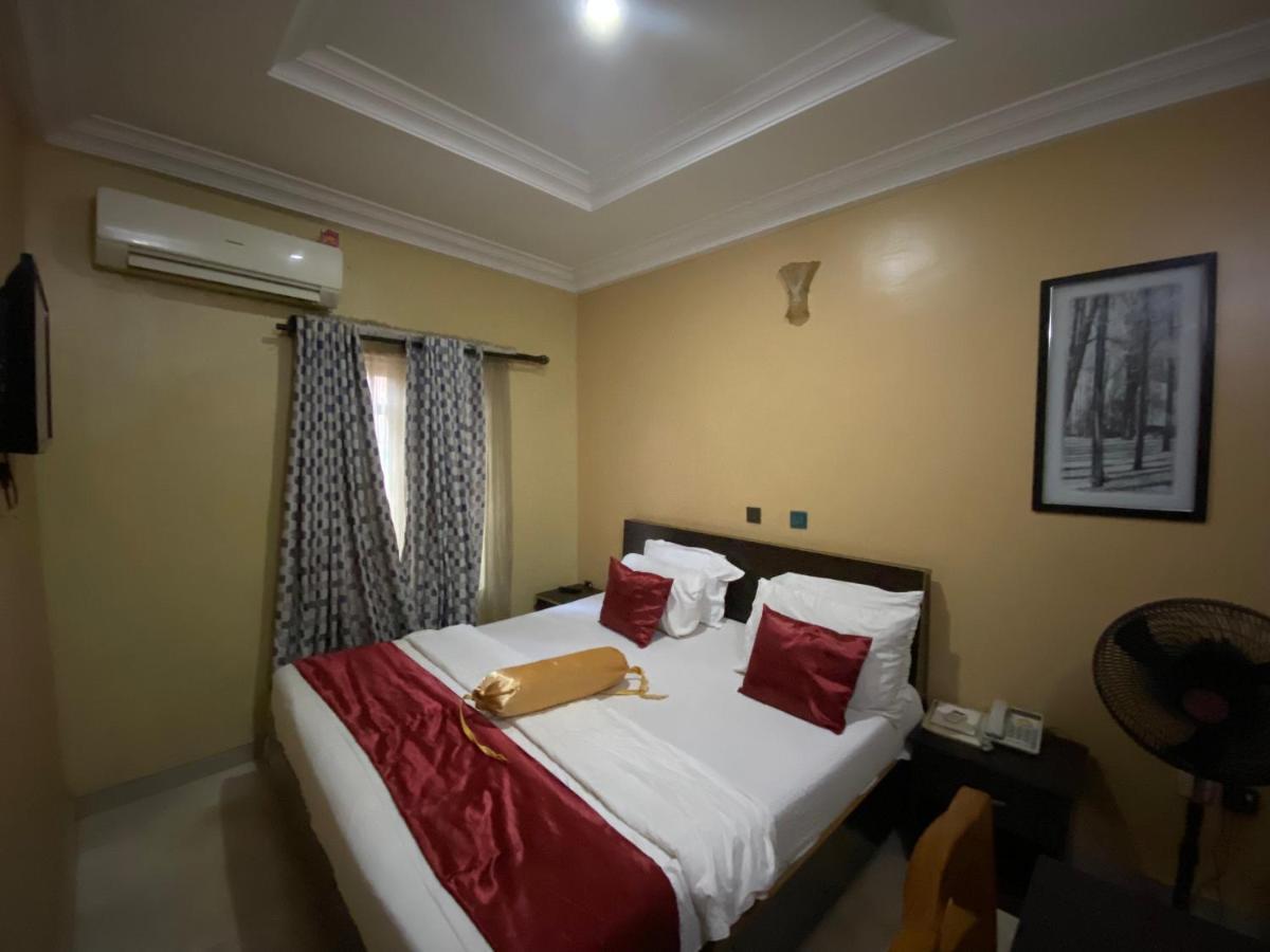 Nue-Crest Hotels & Suites Enugu Exteriör bild