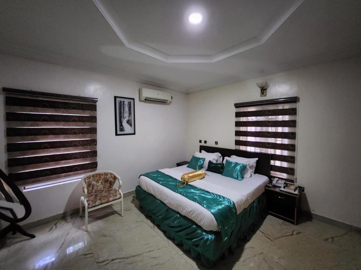 Nue-Crest Hotels & Suites Enugu Exteriör bild