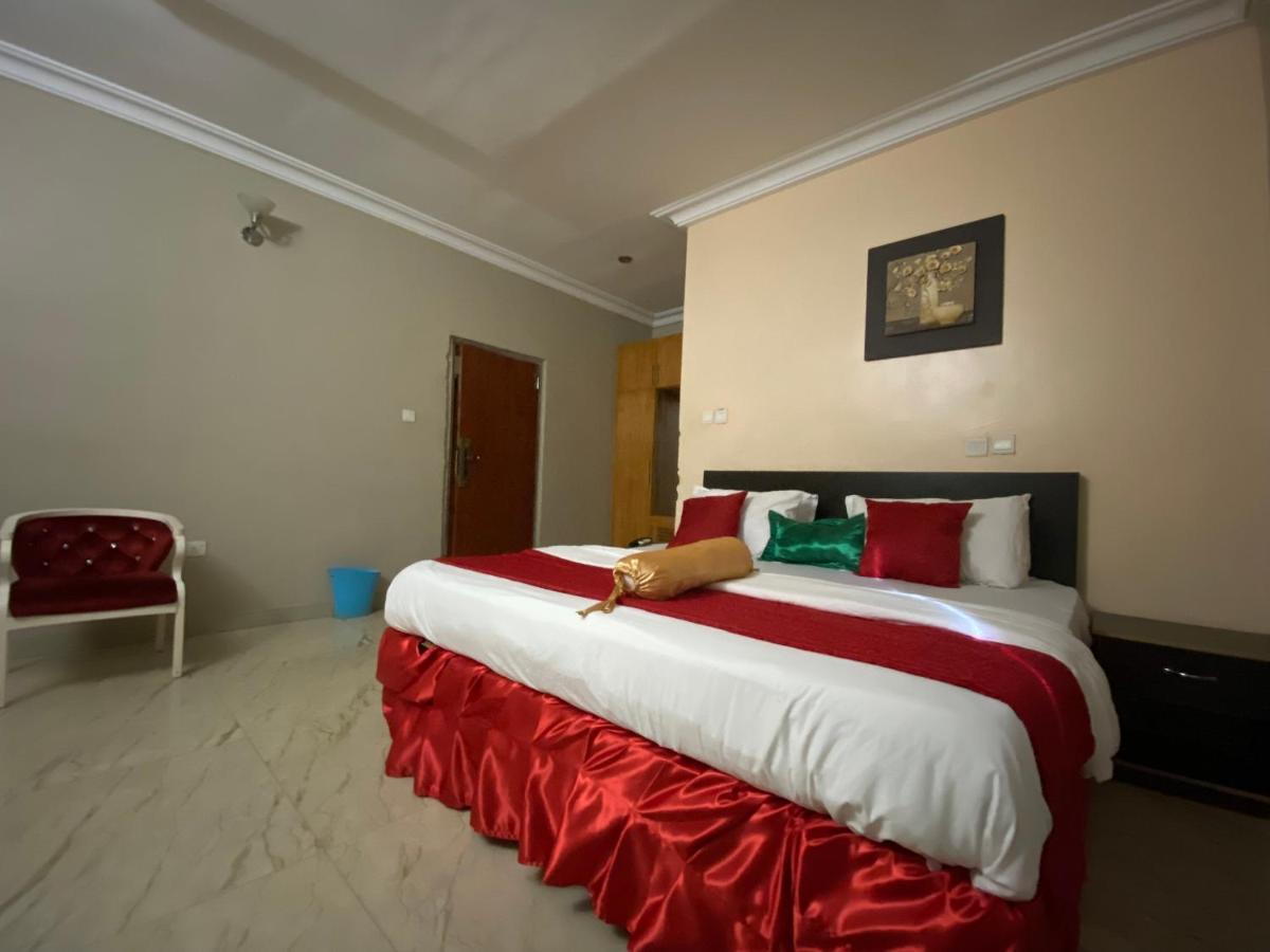 Nue-Crest Hotels & Suites Enugu Exteriör bild