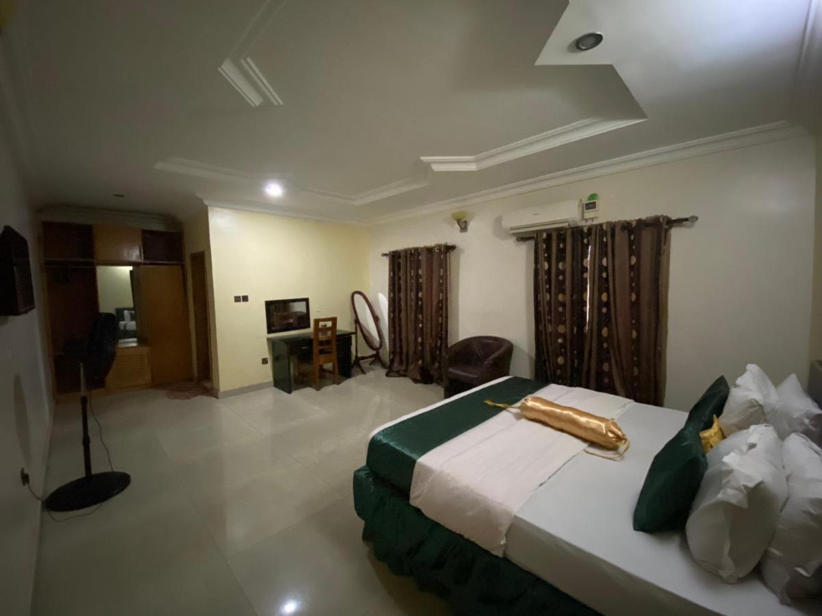 Nue-Crest Hotels & Suites Enugu Exteriör bild