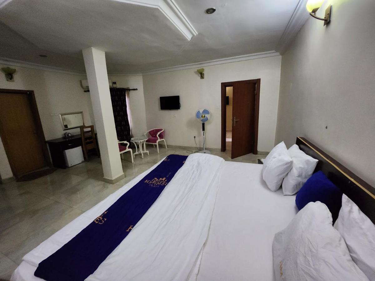 Nue-Crest Hotels & Suites Enugu Exteriör bild