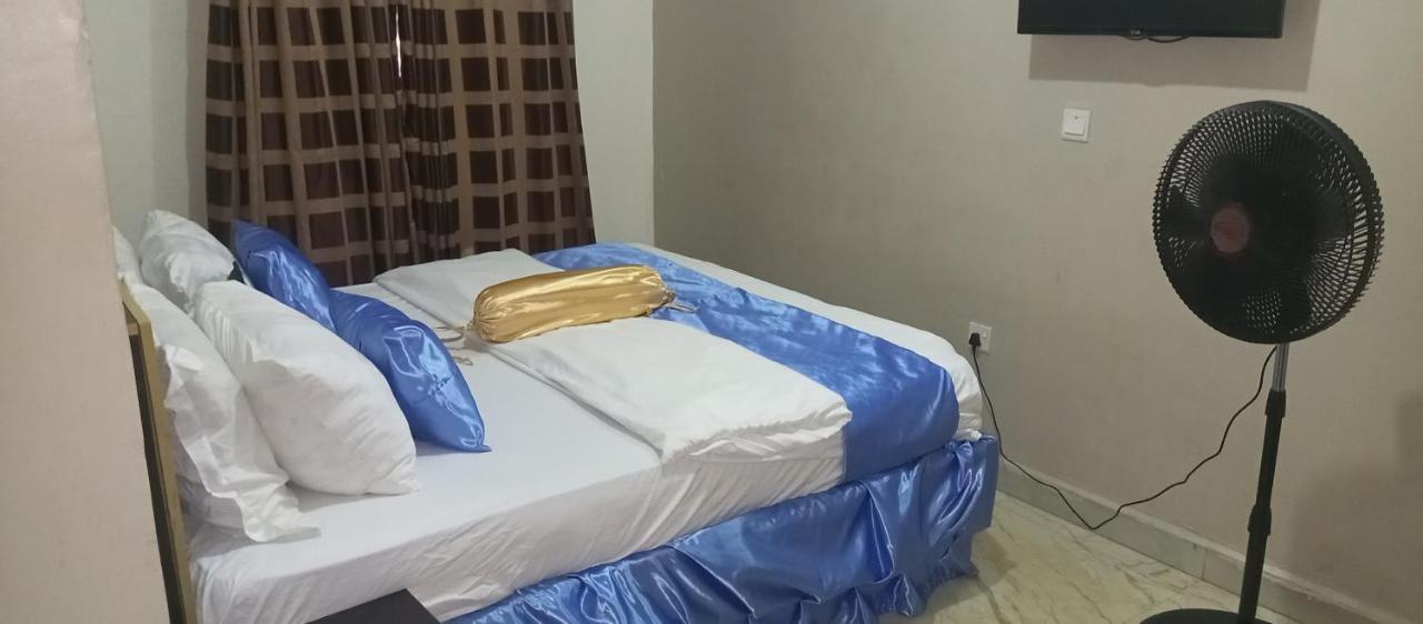 Nue-Crest Hotels & Suites Enugu Exteriör bild