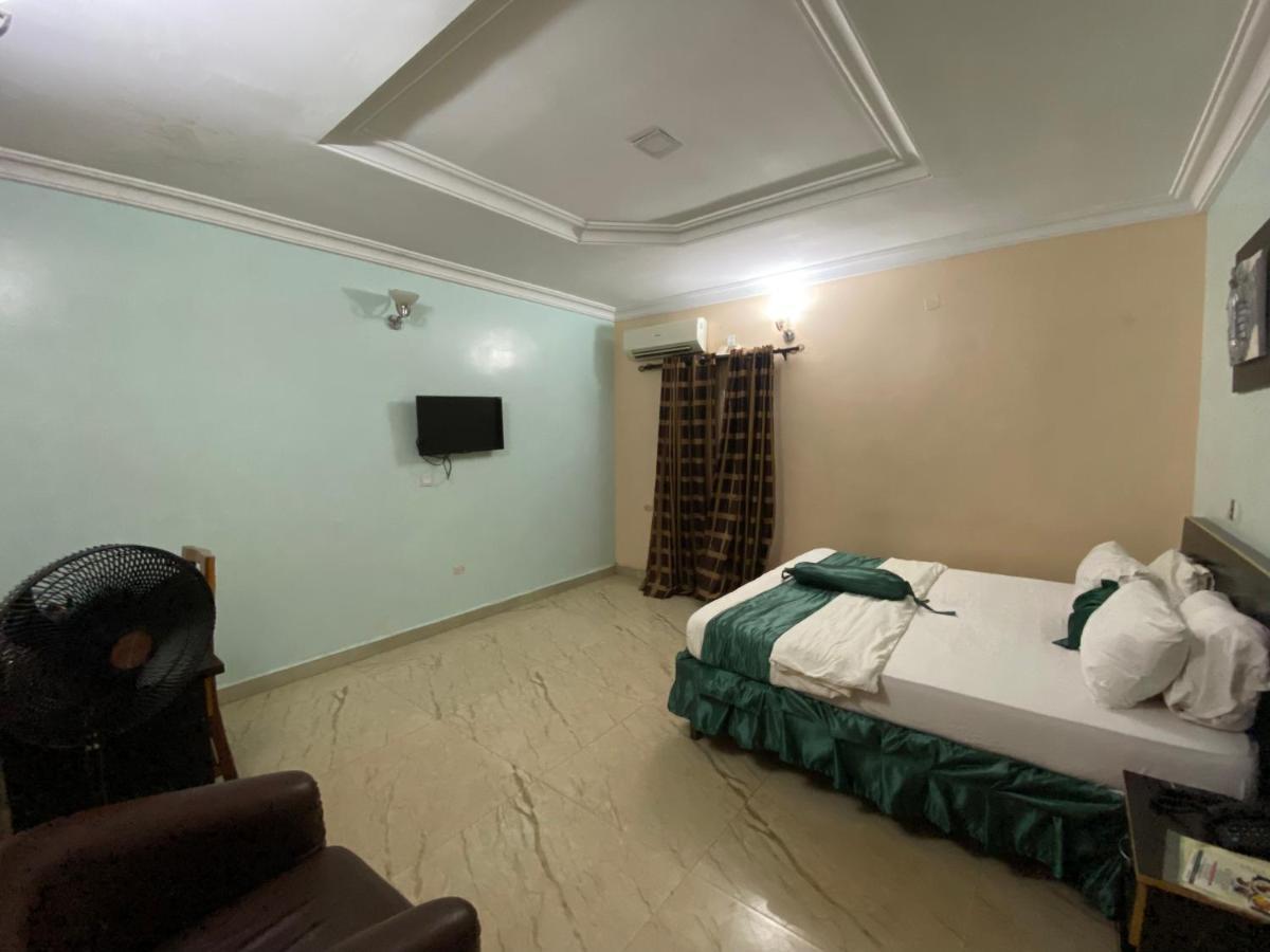 Nue-Crest Hotels & Suites Enugu Exteriör bild