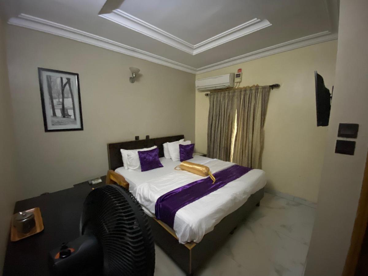Nue-Crest Hotels & Suites Enugu Exteriör bild