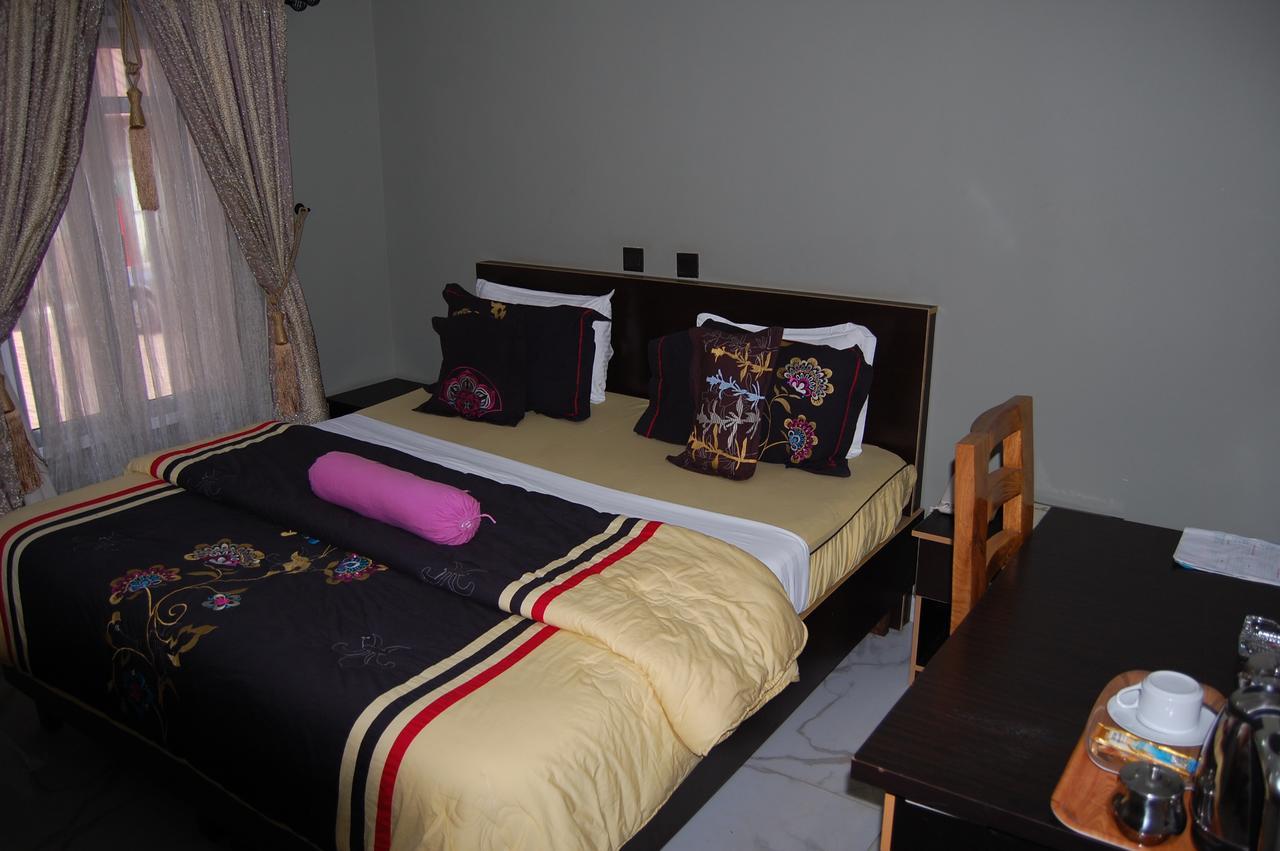 Nue-Crest Hotels & Suites Enugu Exteriör bild