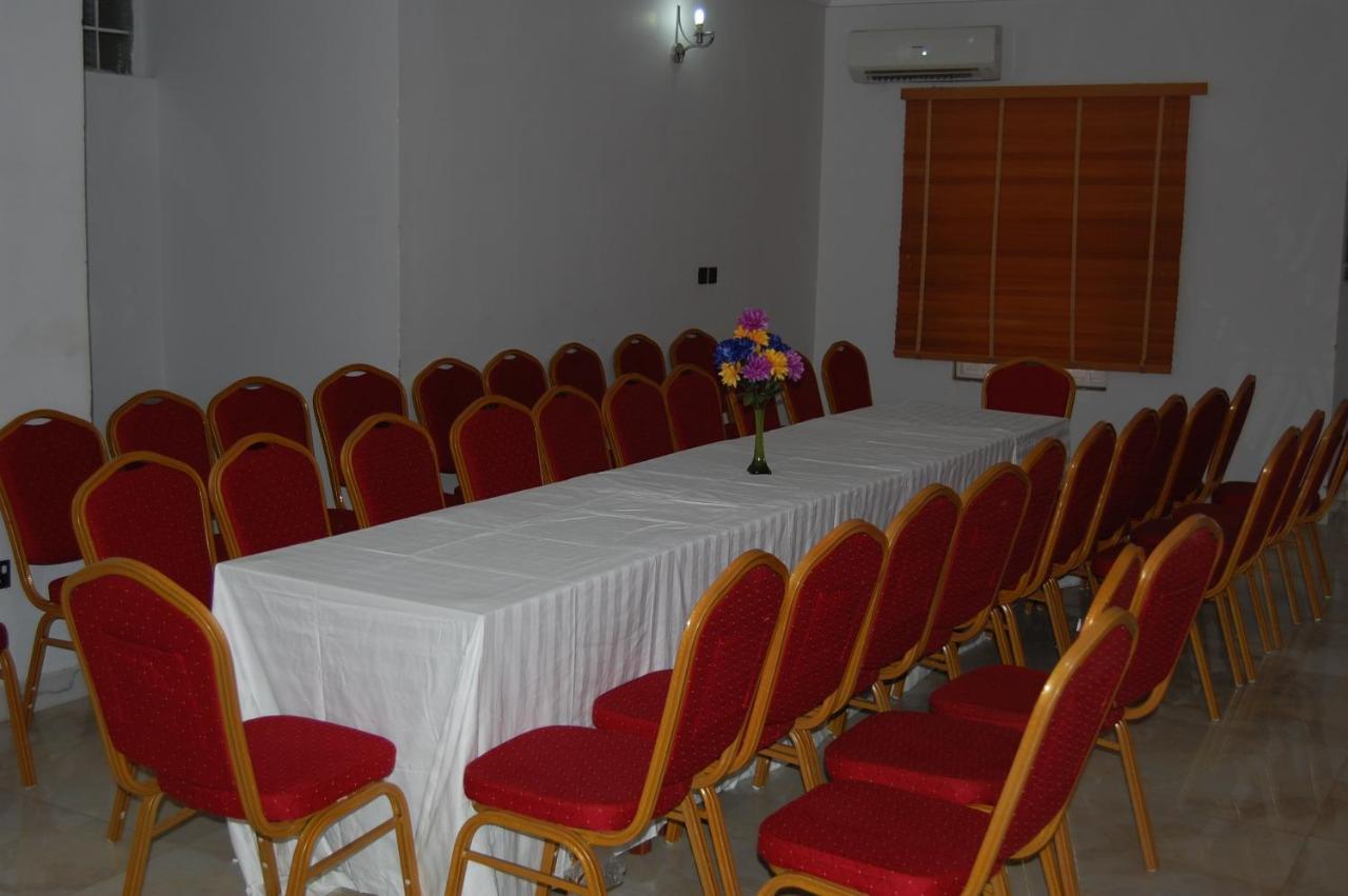 Nue-Crest Hotels & Suites Enugu Exteriör bild