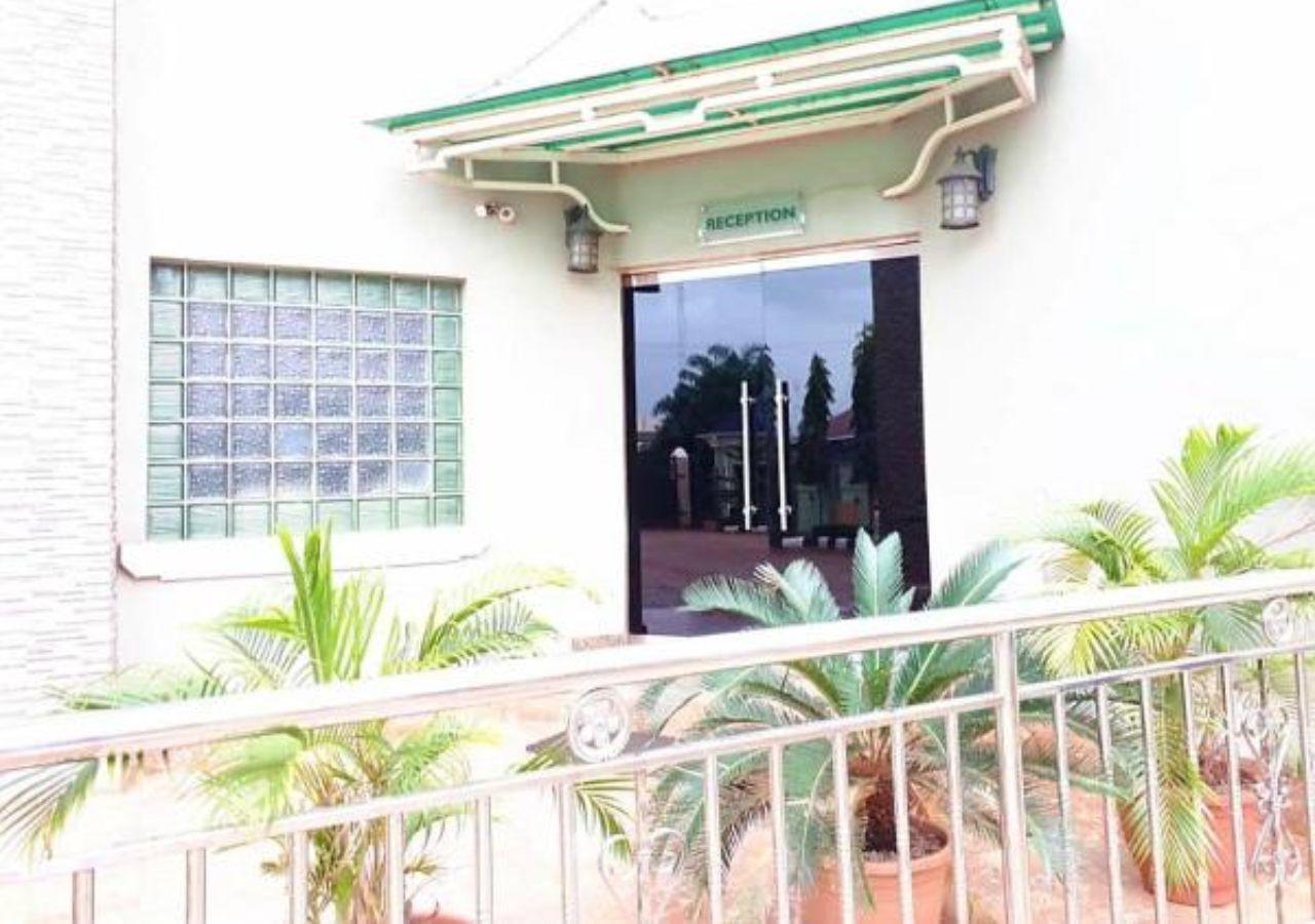 Nue-Crest Hotels & Suites Enugu Exteriör bild