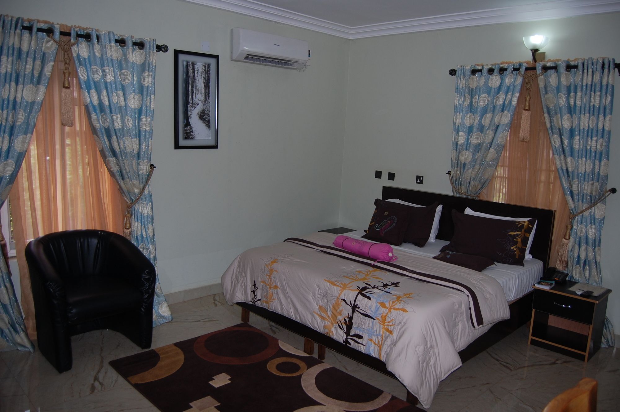 Nue-Crest Hotels & Suites Enugu Exteriör bild